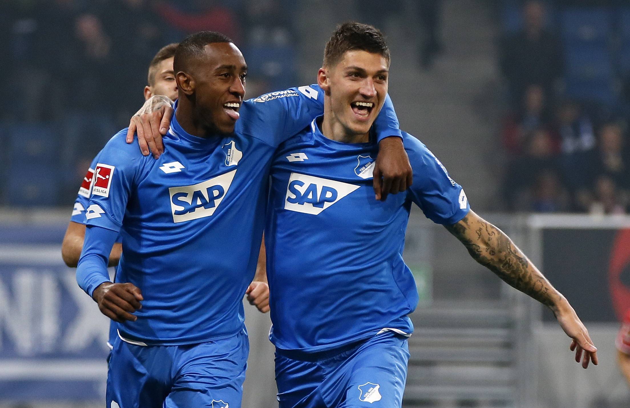 包含丹麦主场大胜豪取胜利，小组晋级稳固的词条