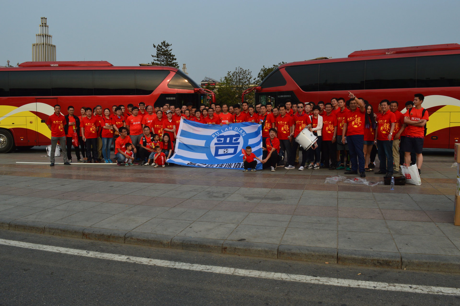 人球员集体通过社交媒体拉拢球迷违法吗